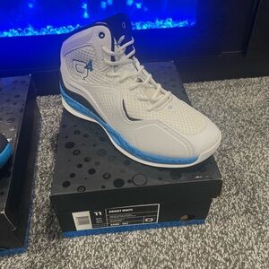 Men's Q4 Bright White Basketball Shoes